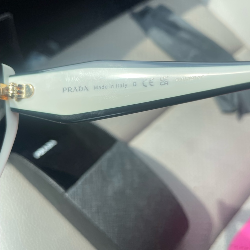 Prada shades like new